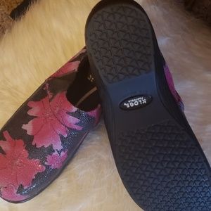 Klogs footwear (nurse shoes)